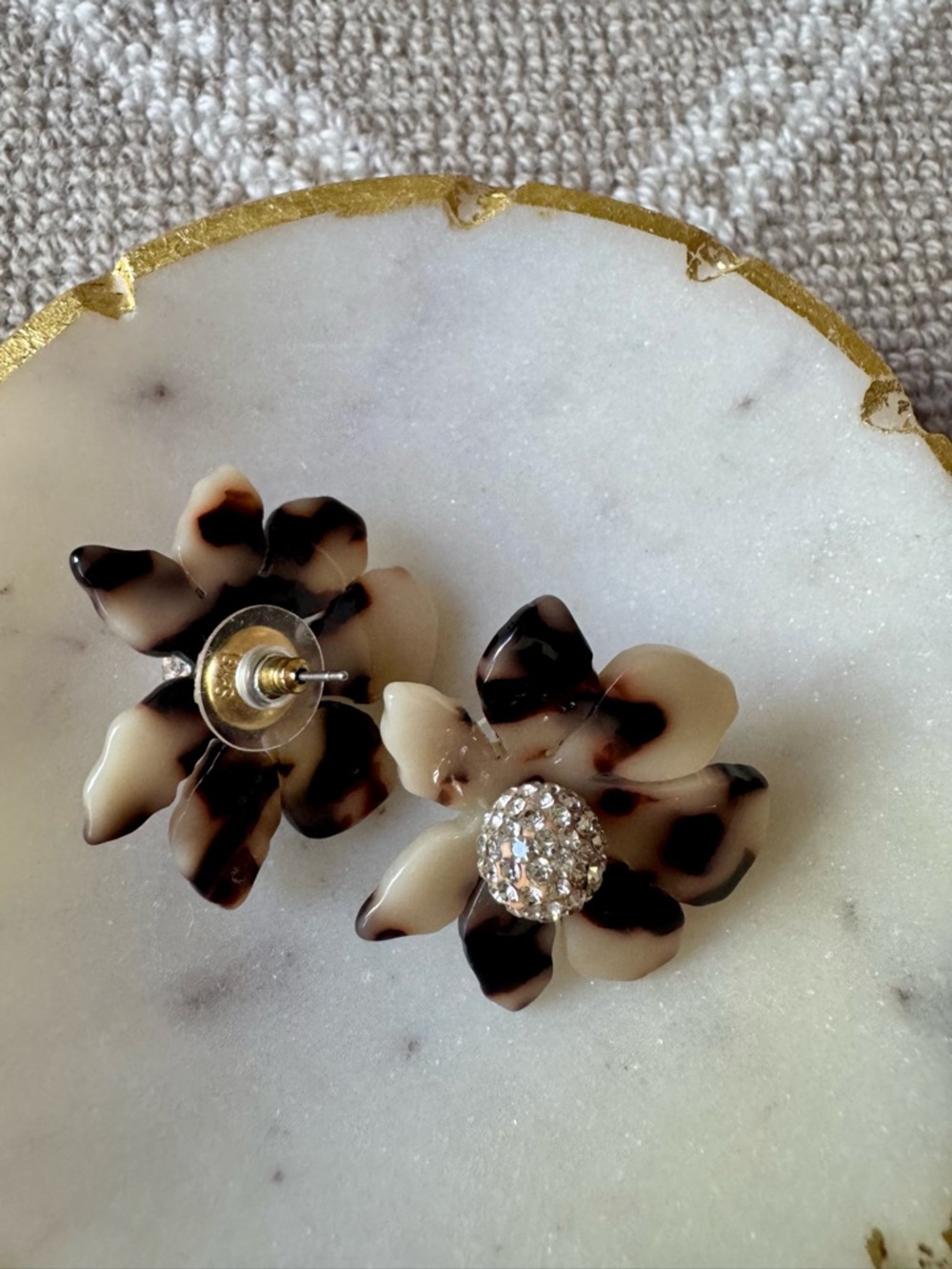 Lele Sadoughi Tortoise Flower Statement Earrings Rhinestone Center - Picture 2 of 5